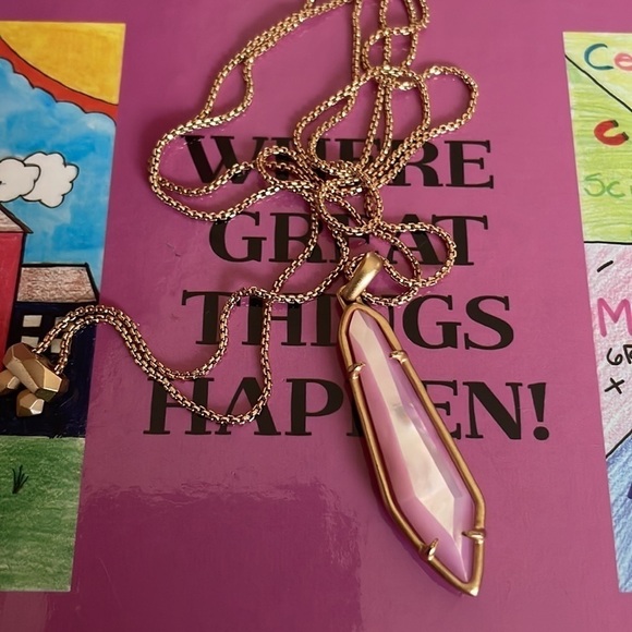 Kendra Scott Cassidy Pink Stone Pendant Necklace - Picture 3 of 4